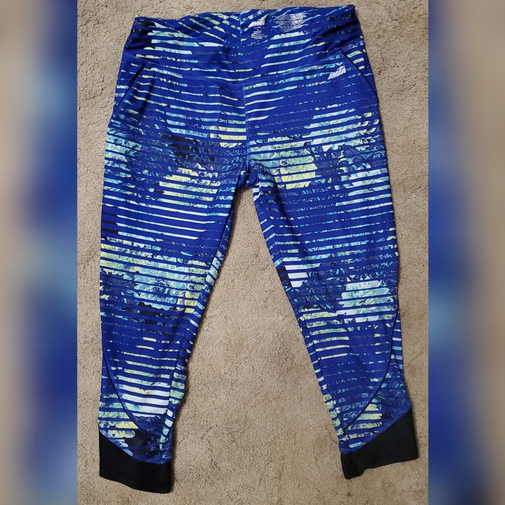Blue floral active capris
